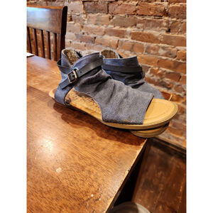 Like New! Blowfish Sandals Size 7.5